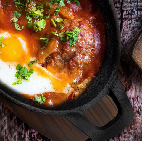 Pre-seasoned Bruntmor cast iron offers quick start and easy cleaning.