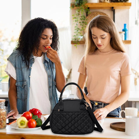 BTOOP lunch bag shows 4mm thermal insulation for hours of warmth