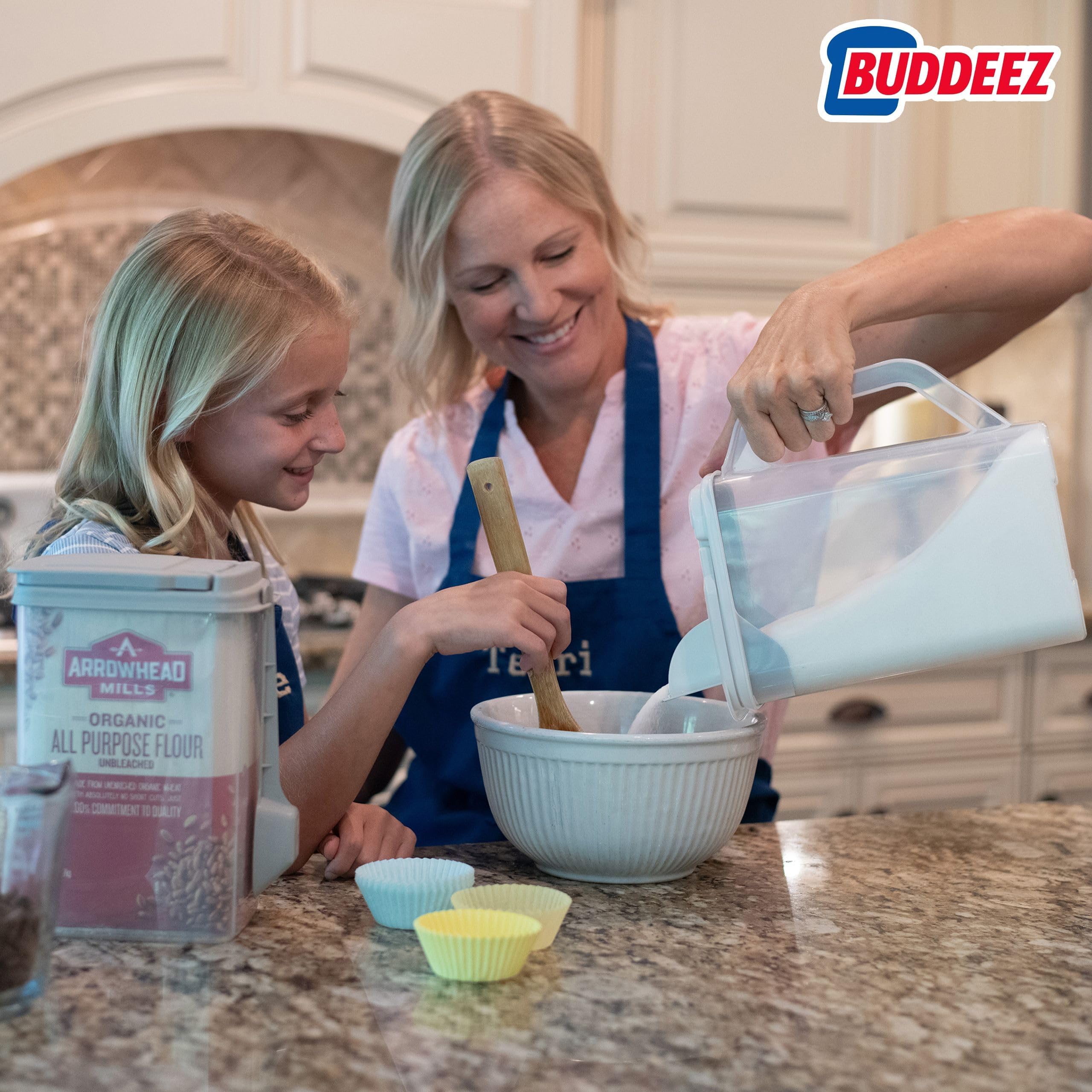 Buddeez flour storage with 4qt white lid and pour spout for neat measuring