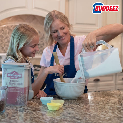 Buddeez flour storage with 4qt white lid and pour spout for neat measuring