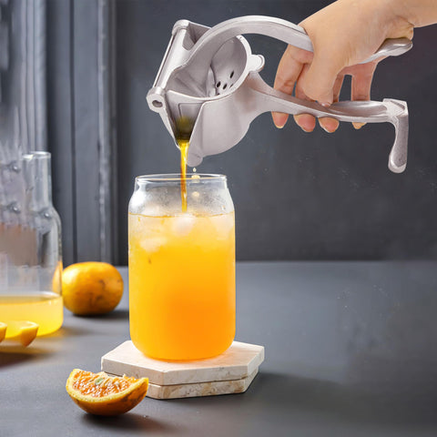 BuleVina Bar Juicer non slip feet stabilize squeezing on counter.