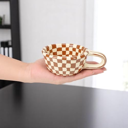 BuleVina checkered mug with handle close-up, comfortable grip for everyday tea.