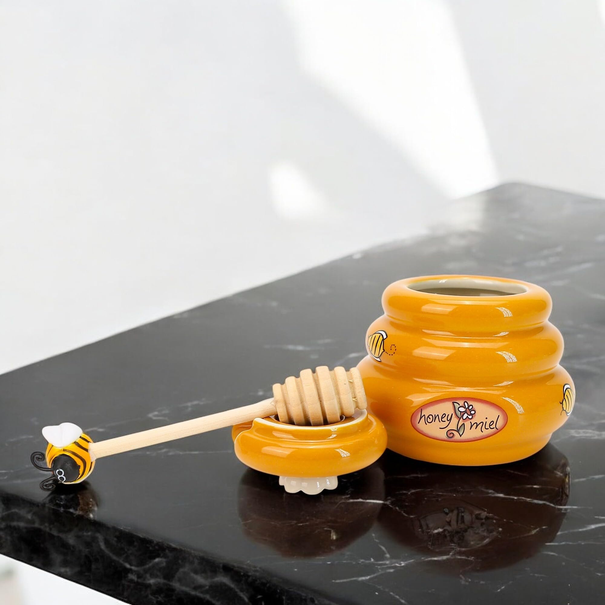 Dishwasher-safe honey pot for easy cleanup.
