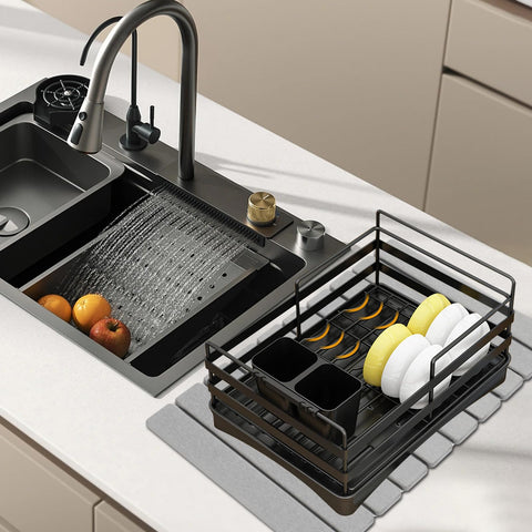 Bunmery note on avoiding staining from dark liquids.