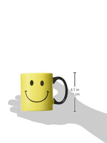 burton-burton-smiley-face-mug-handle-closeup shows sturdy handle and generous capacity for tea or cocoa