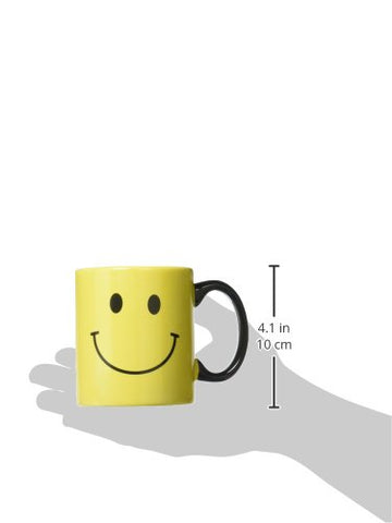 burton-burton-smiley-face-mug-handle-closeup shows sturdy handle and generous capacity for tea or cocoa