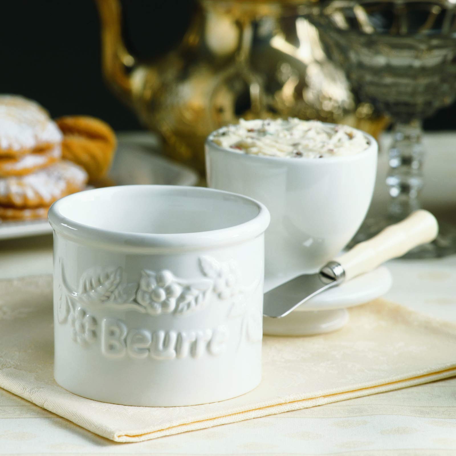 Butter Bell water-filled base offers airtight seal for long-lasting flavor.