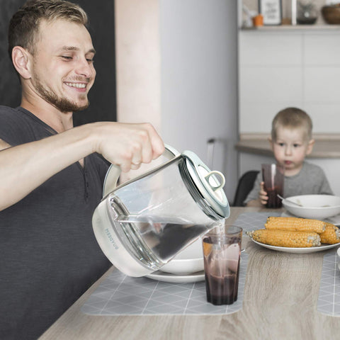 1.5 L capacity suits family servings and gatherings.
