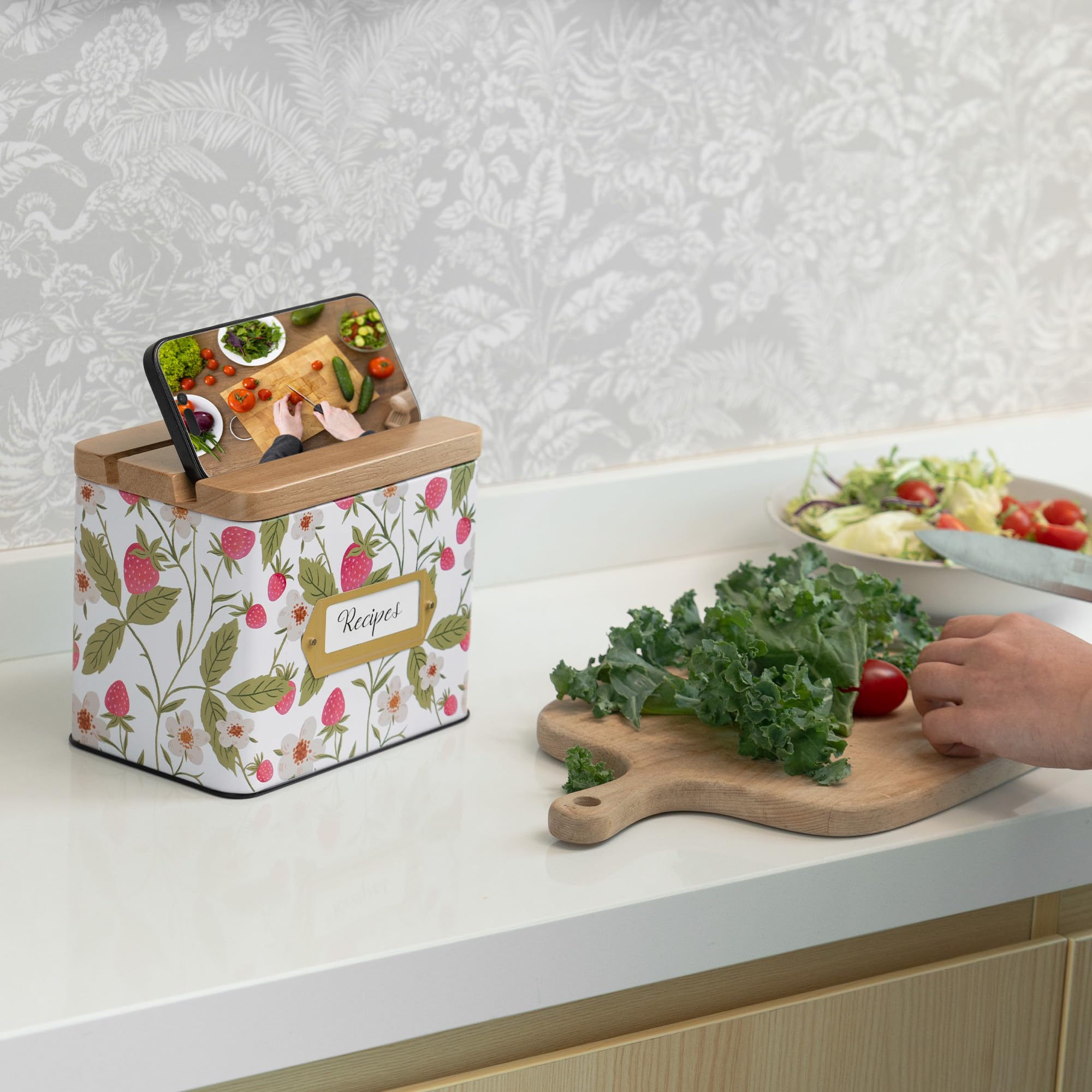 Cabbrix recipe box includes 50 double-sided cards for easy organizing