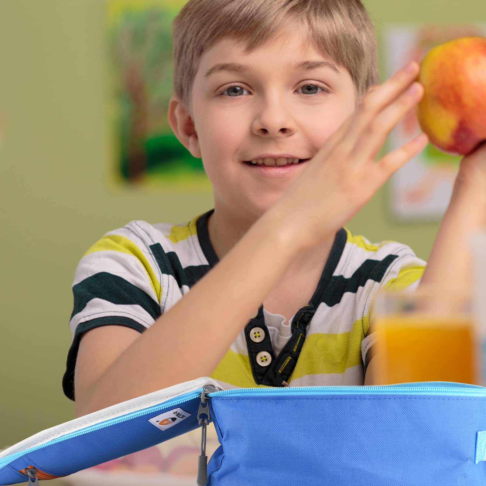 CaCTOUR Lunch Box Kids blue waterproof Oxford fabric protects contents.