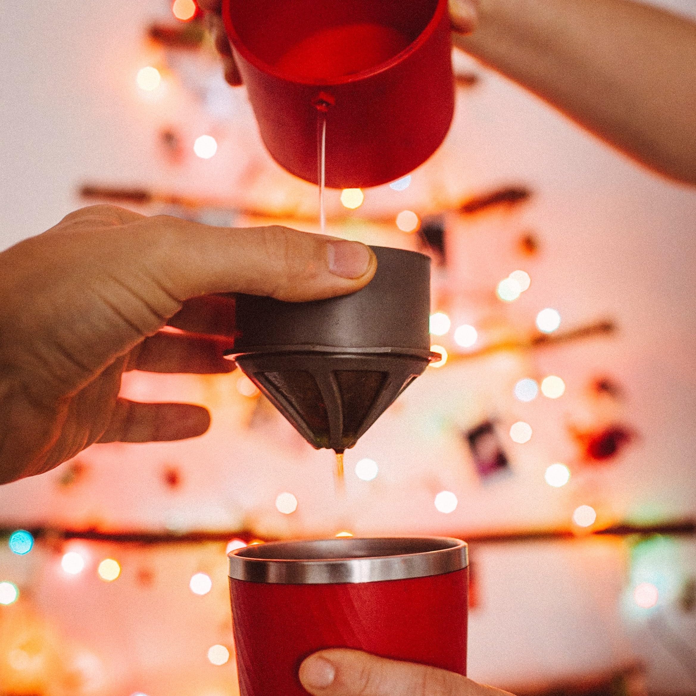Cafflano Klassic storing beans inside the tumbler for convenience