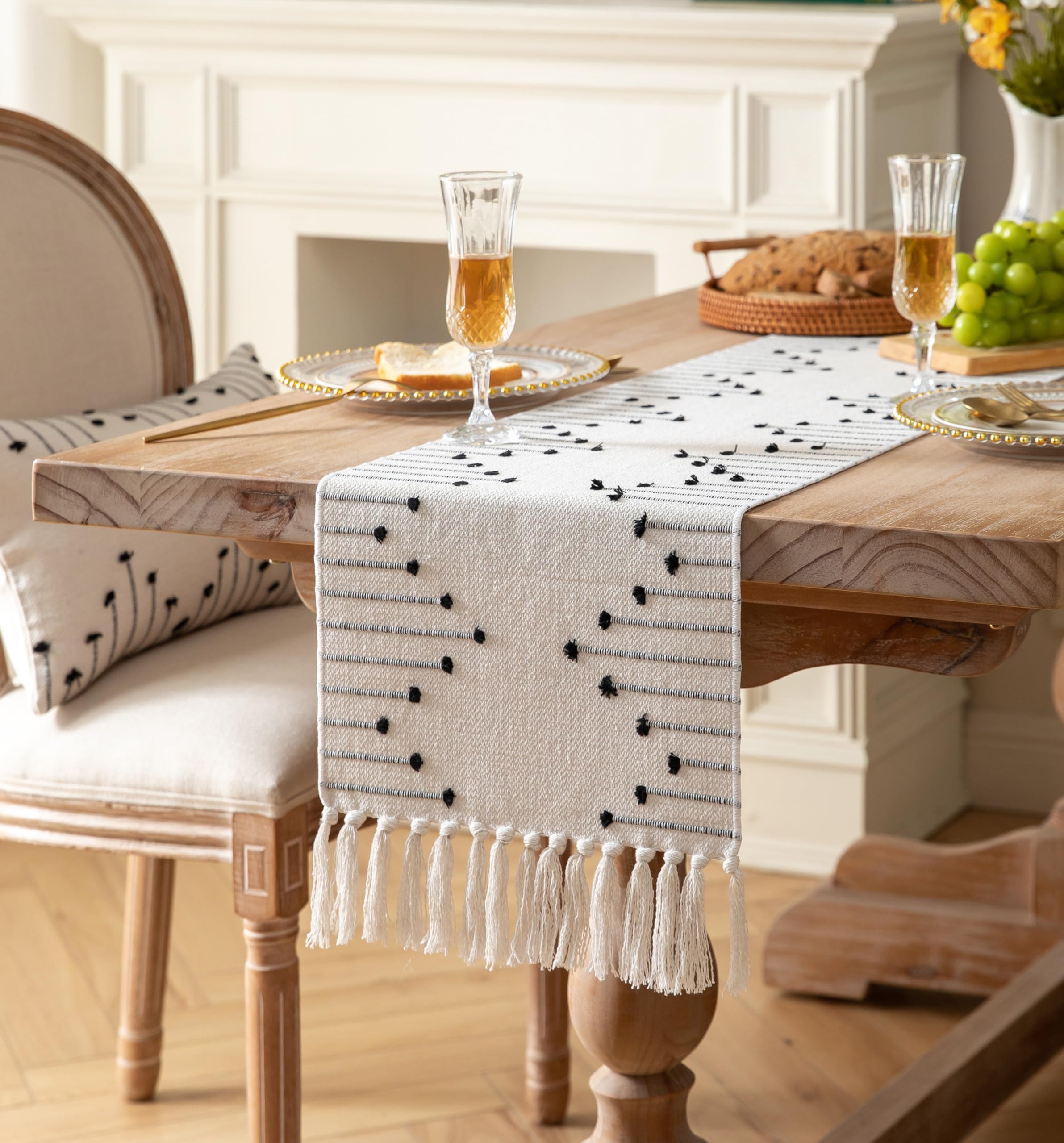 Caflife boho runner with tassels enhances modern farmhouse dining setups.