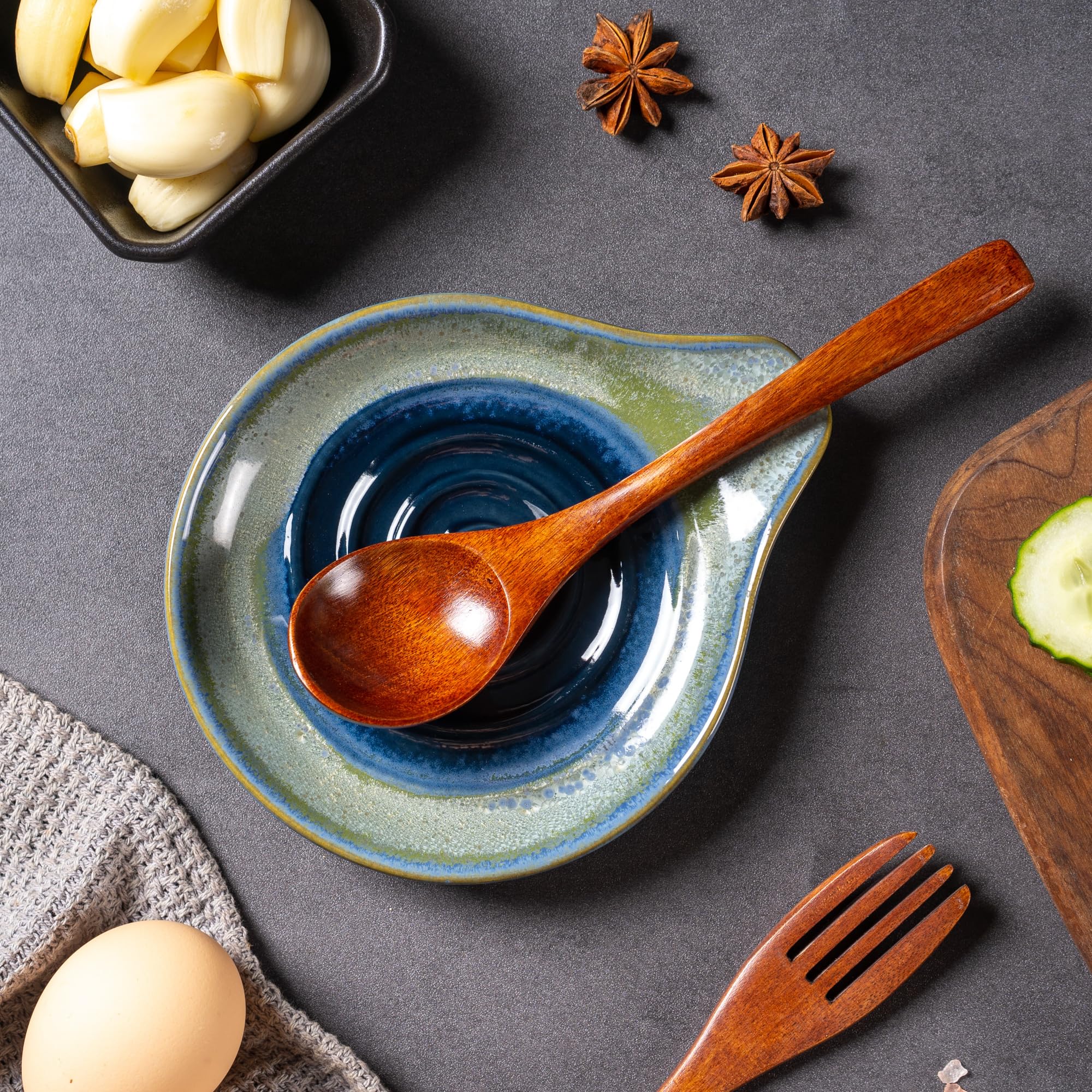 Large 6-inch Caigmo spoon rest fits most spoons and utensils.