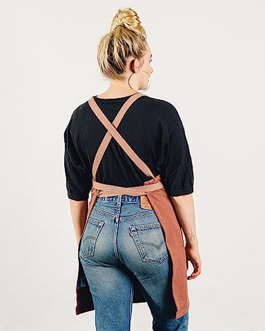 Caldo Crossback Apron adjustable straps for comfortable crossback support.
