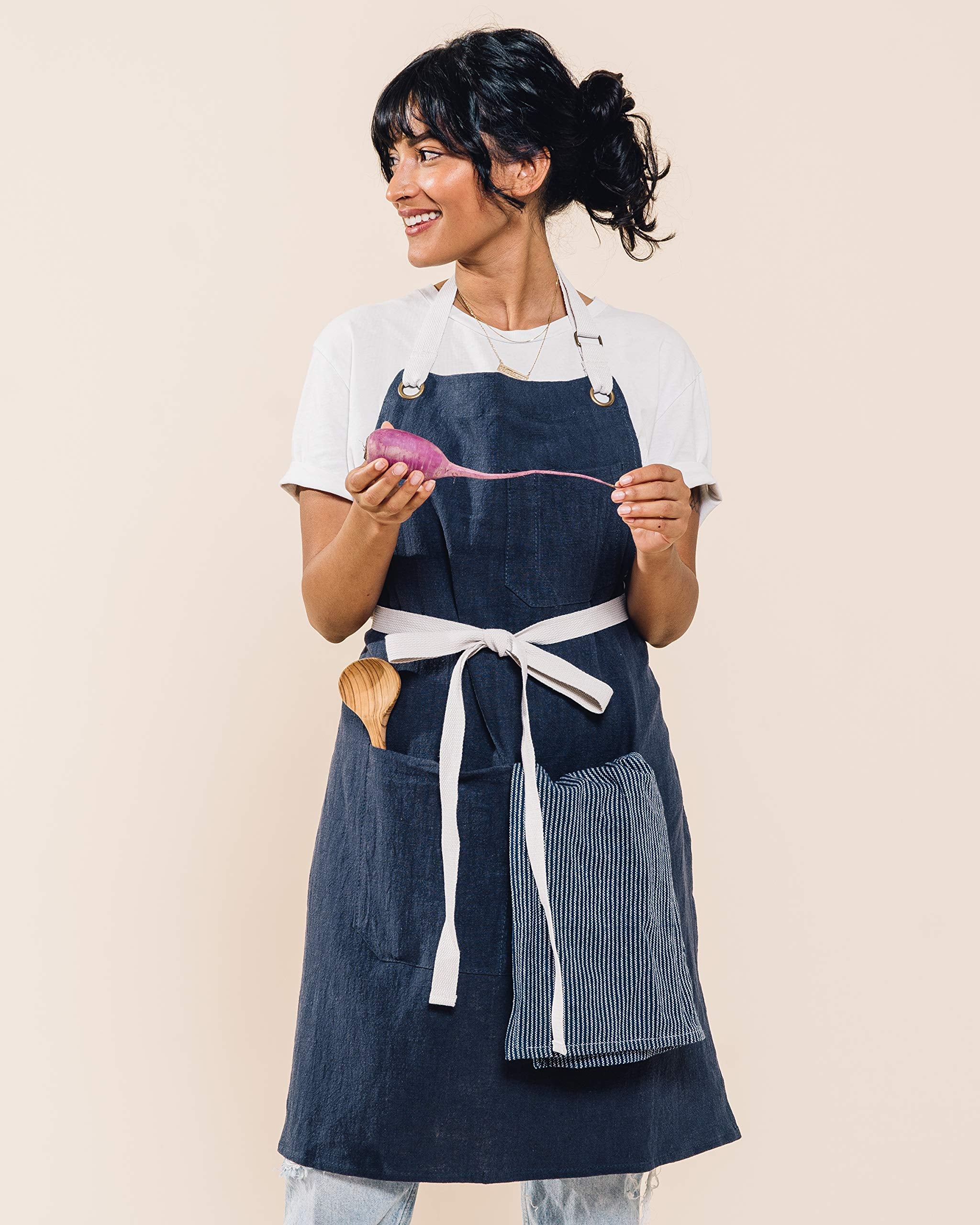 Caldo apron pocket closeup, showing sturdy storage for tools