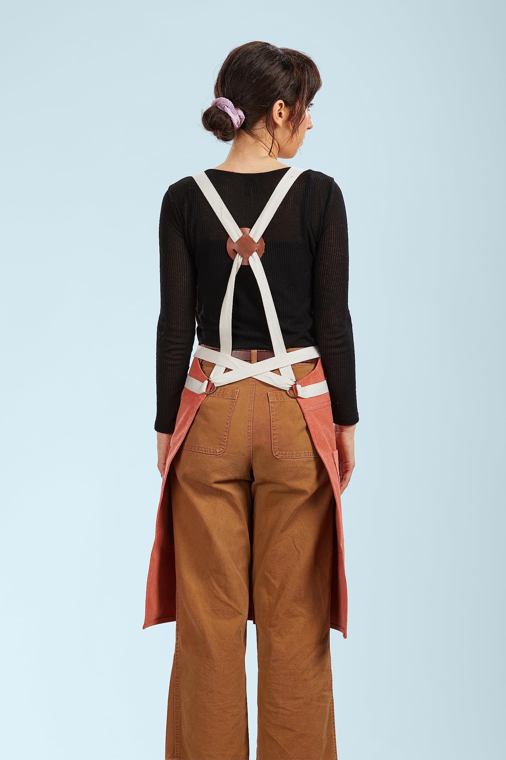 Caldo terracotta split leg apron side view highlights mobility and fit