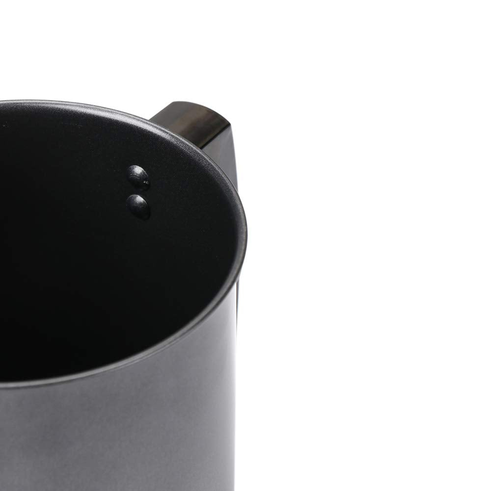 Cambom dishwasher-safe grease container for easy kitchen cleanup.