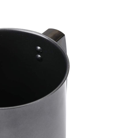 Cambom dishwasher-safe grease container for easy kitchen cleanup.