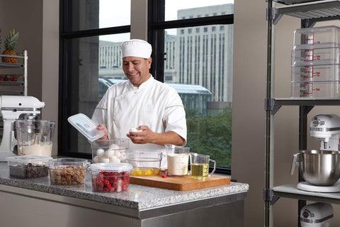 Cambro Camwear 1-Pint measuring cup, side view, durable polycarbonate.