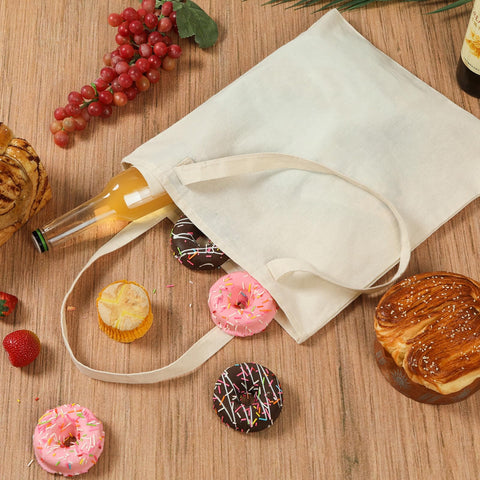 Carbrea tote bag beige with lunch items, ideal for on-the-go meals.