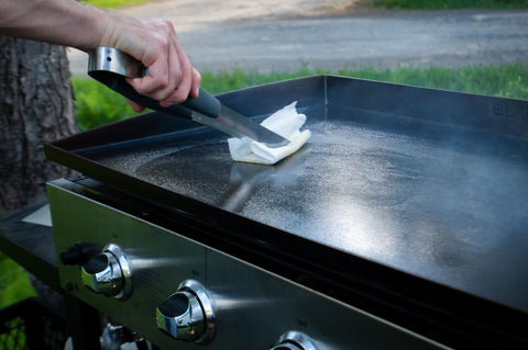 CARON & DOUCET easy 2–3 tablespoon application for seasoning.