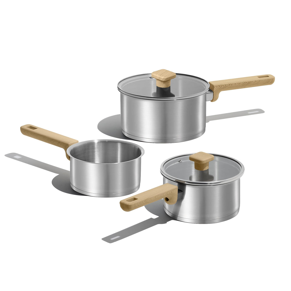 CAROTE 1.6qt saucepan with lid, shiny interior for even heating.