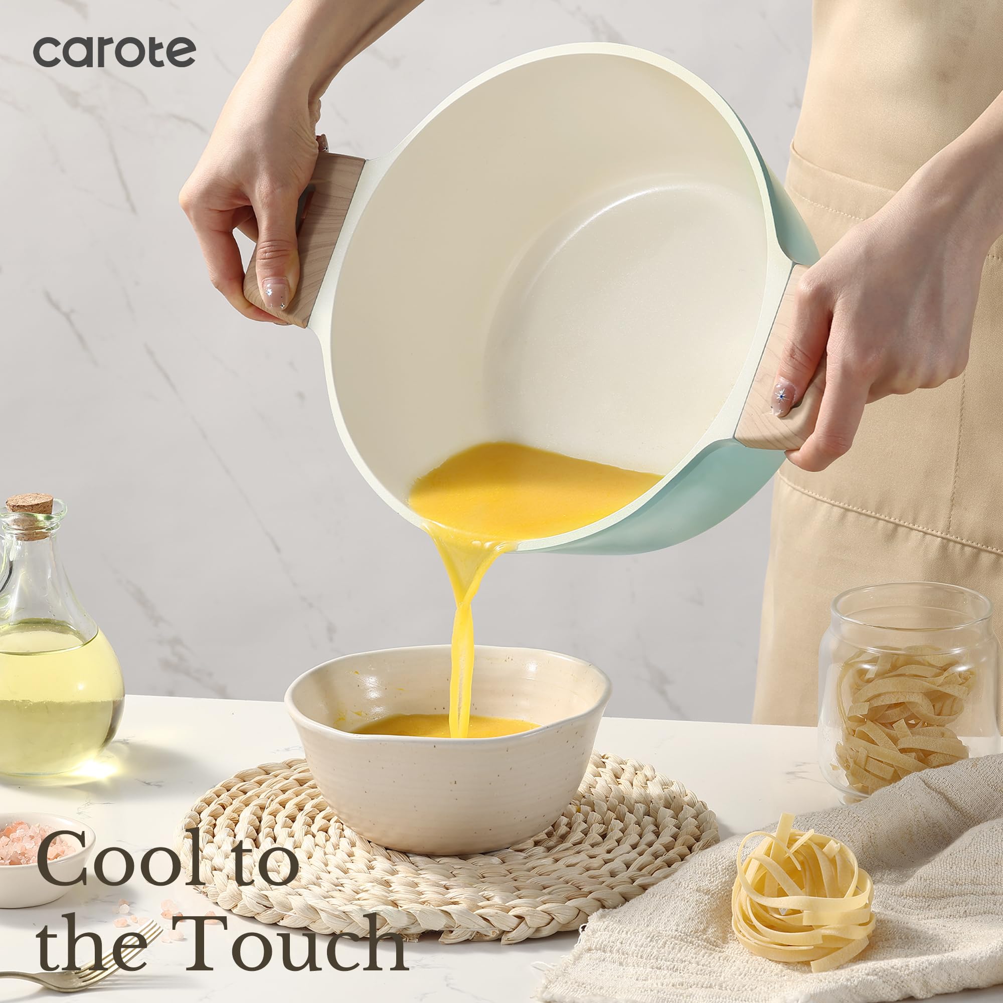 CAROTE 4-quart stockpot with lid for hearty soups and stews.