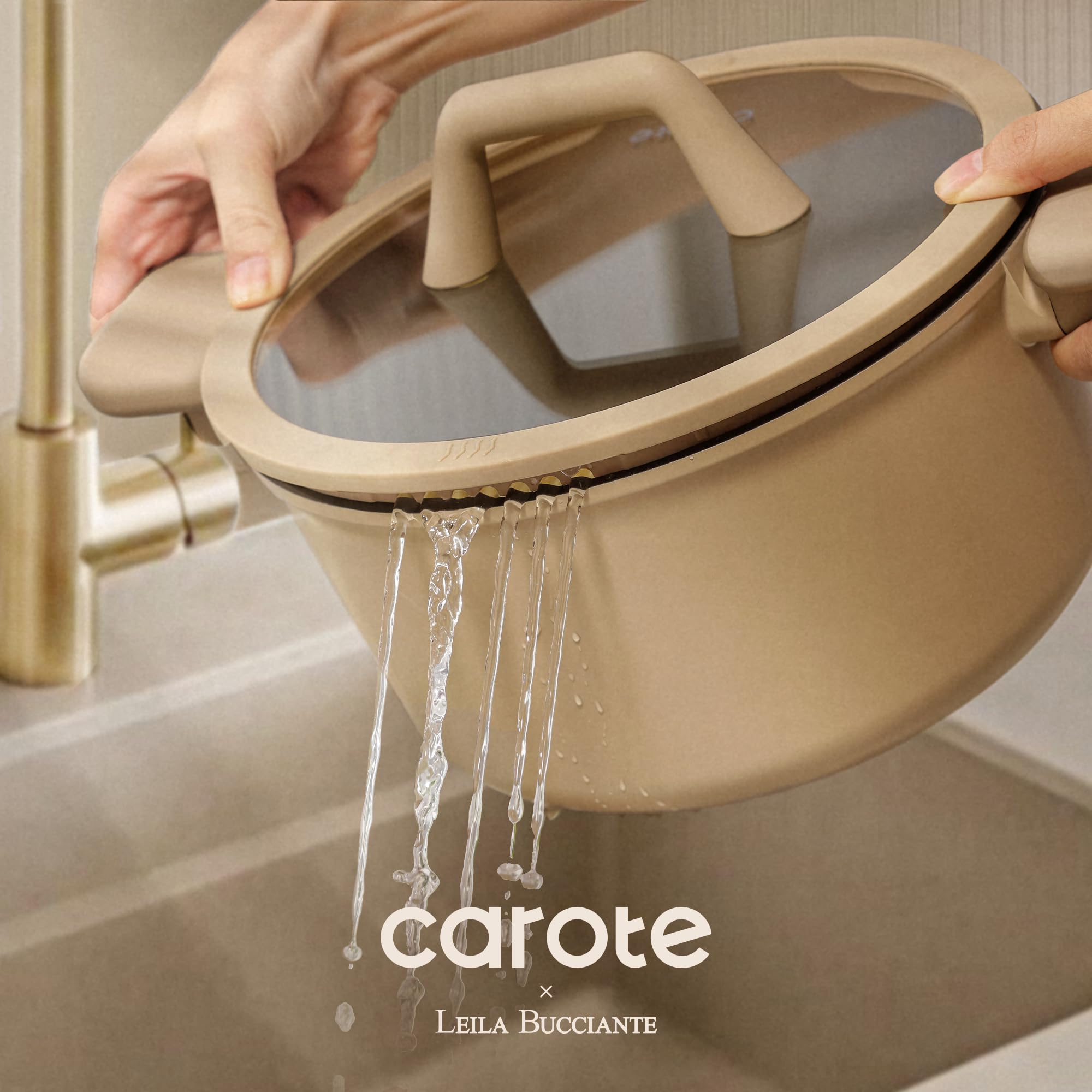 CAROTE 9-5-inch fry pan in action enables versatile searing and flipping