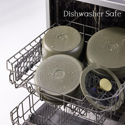 CAROTE 8in silicone storage lids offer secure stacking and freshness retention.