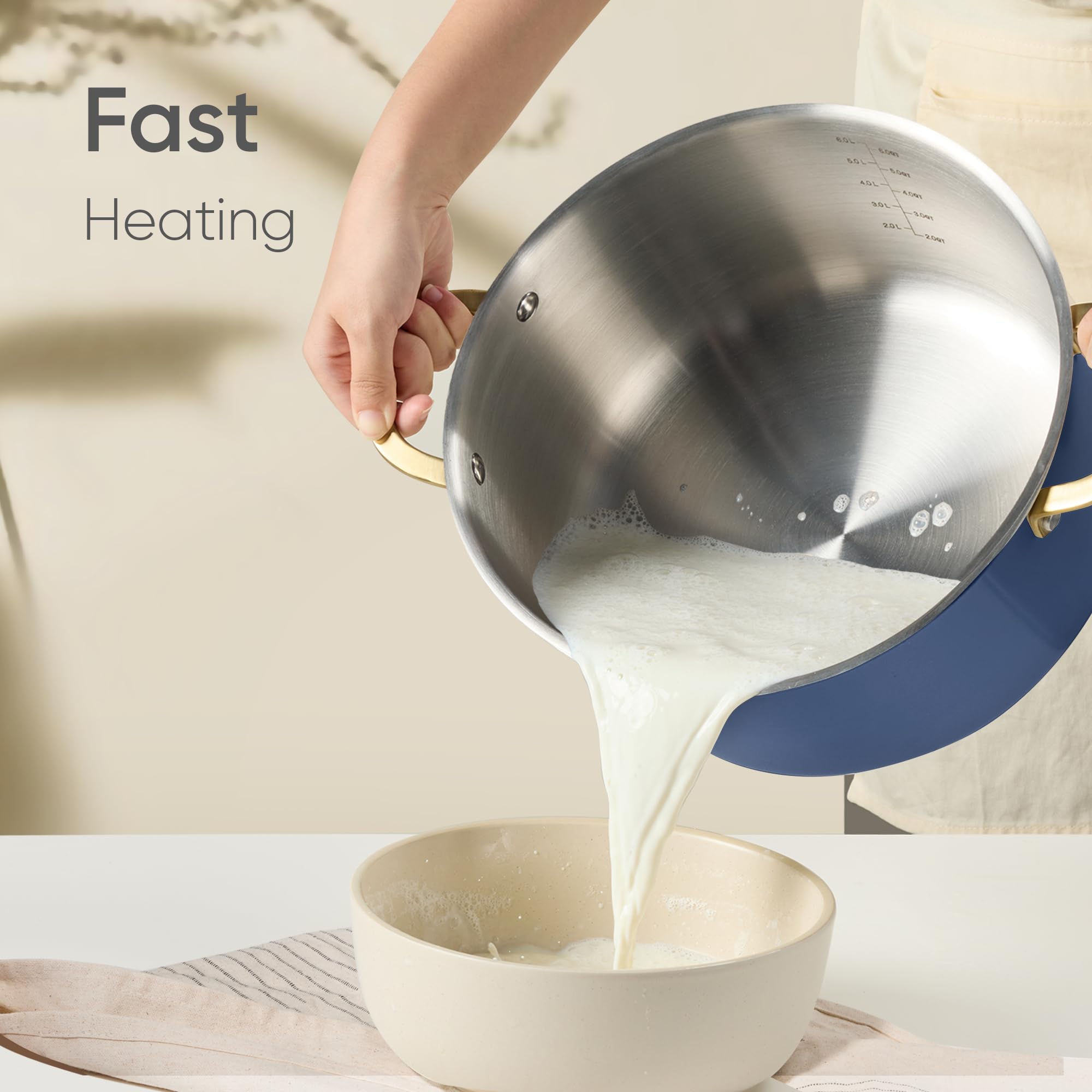 Flared edges on CAROTE stockpot for drip-free pouring