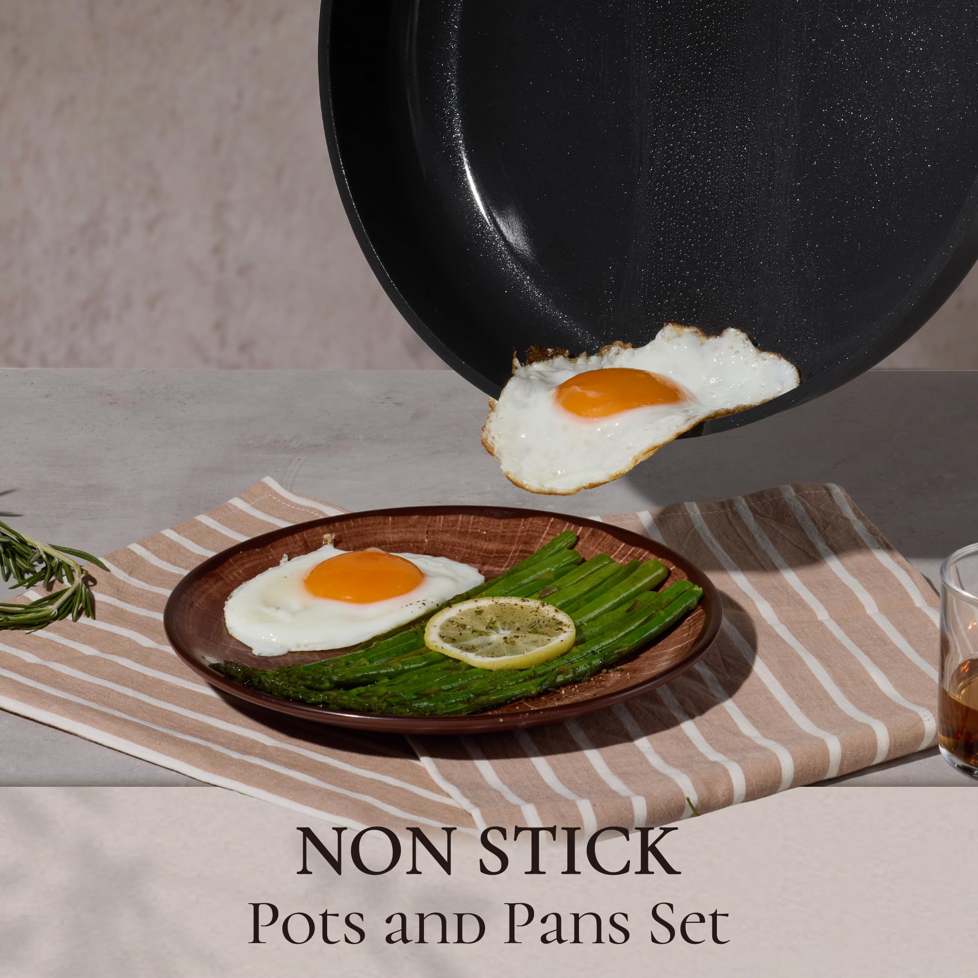 CAROTE 3-Quart saucepan with lid for sauces and reheating leftovers.