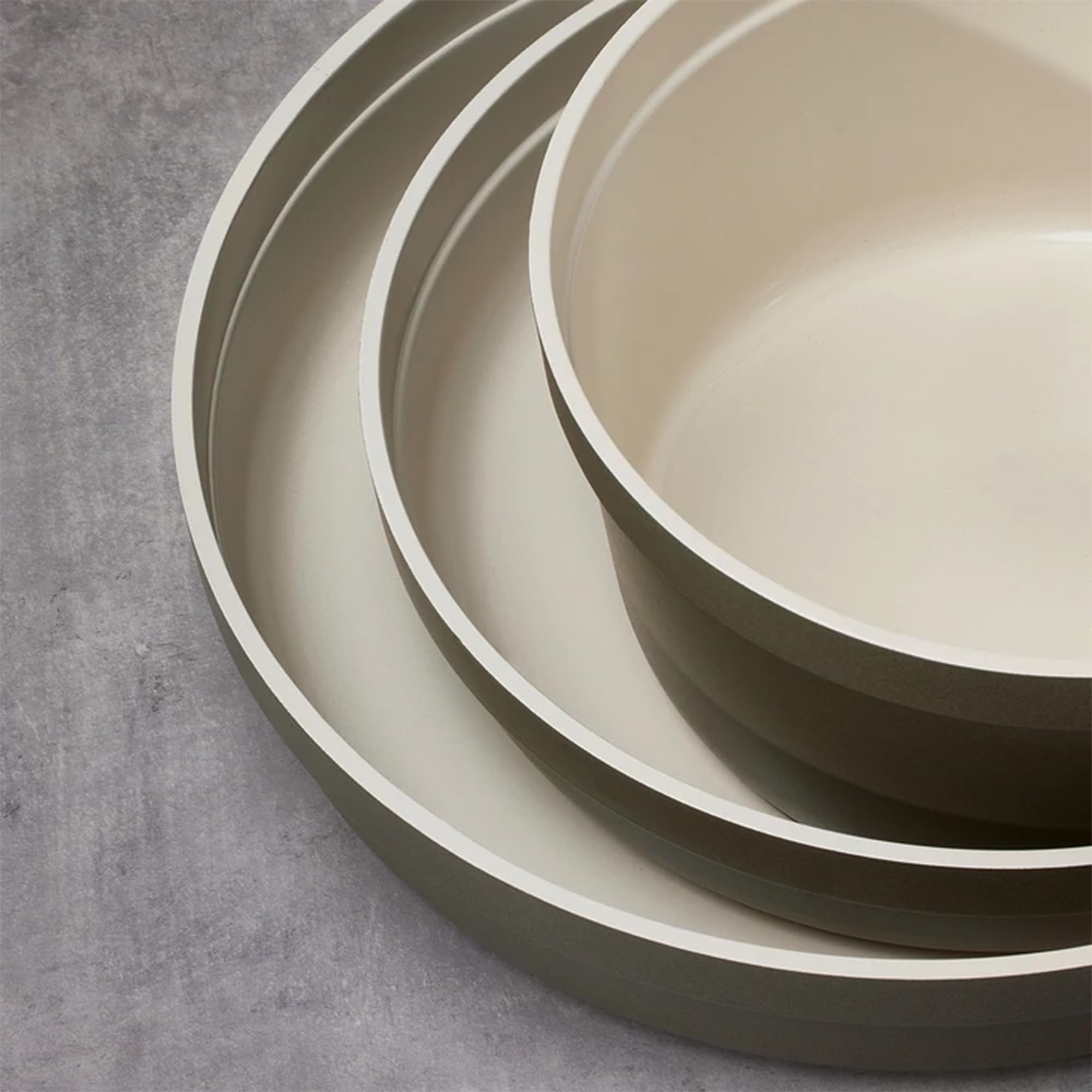 CAROTE detachable handle accessory enables easy stove-to-oven transitions.