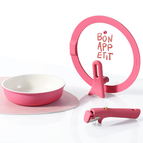 CAROTE detachable handle demonstrates flexible cookware setup for stove, oven, or table
