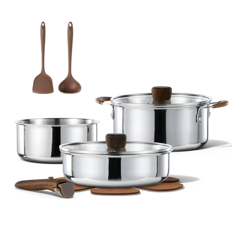 CAROTE detachable-handle pot showcases space-saving design for small kitchens and RV storage.