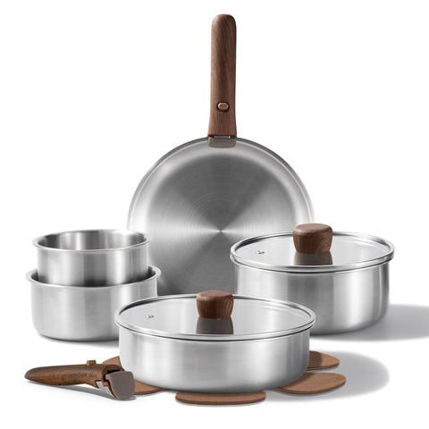 Carote detachable-handles cookware set enables space-saving storage in tight kitchens.