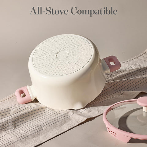 CAROTE dishwasher-safe pot for convenient cleaning after cooking.