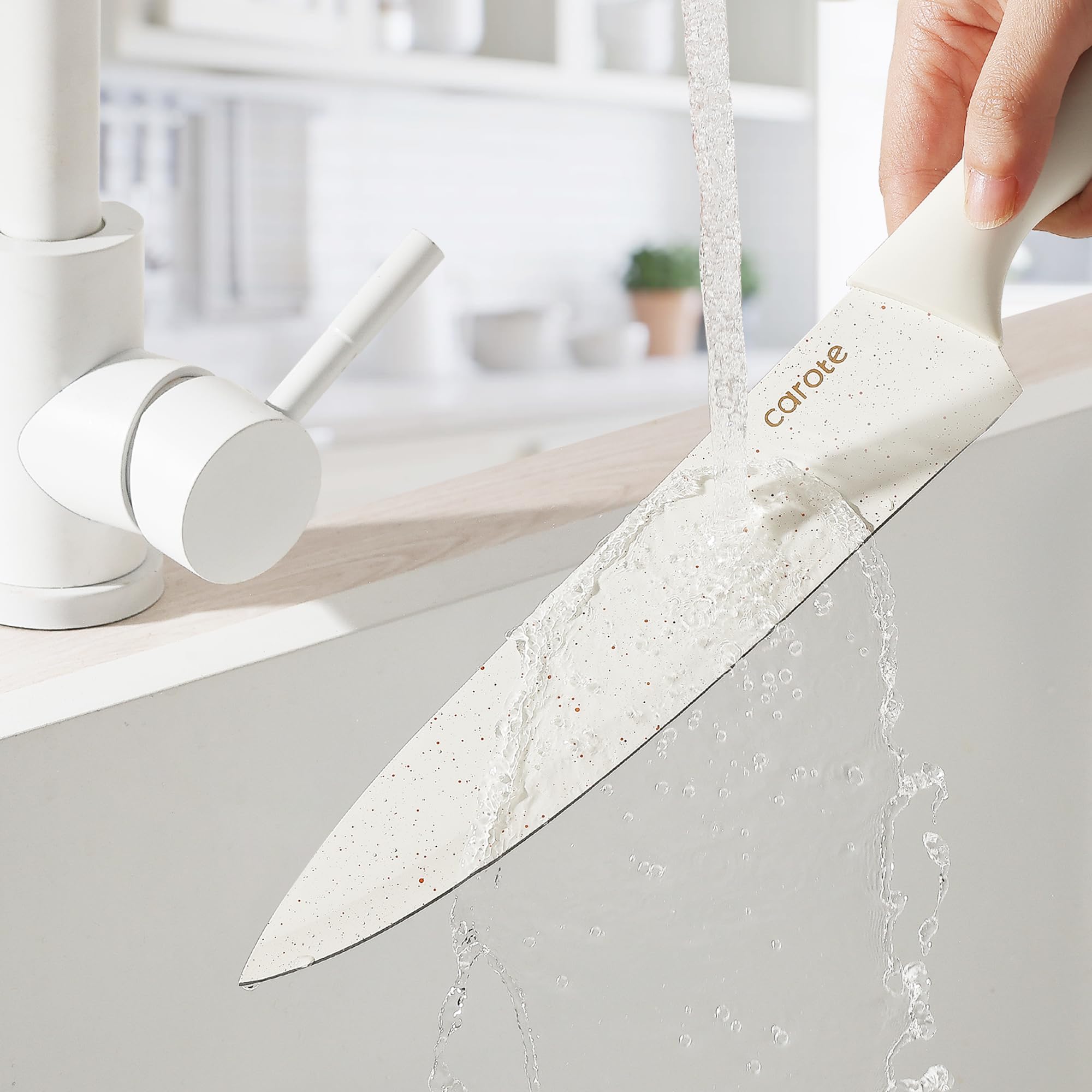 CAROTE knives with ceramic coating enable easy cleanup after prep