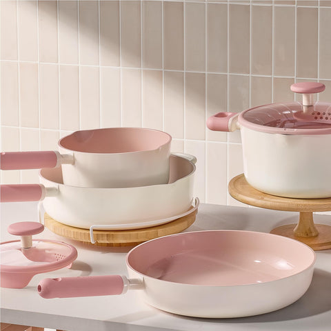 CAROTE easy-clean surface after cooking simplifies cleanup