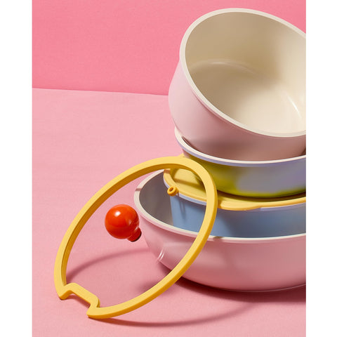 CAROTE even-heat distribution provides uniform cooking across the pan.