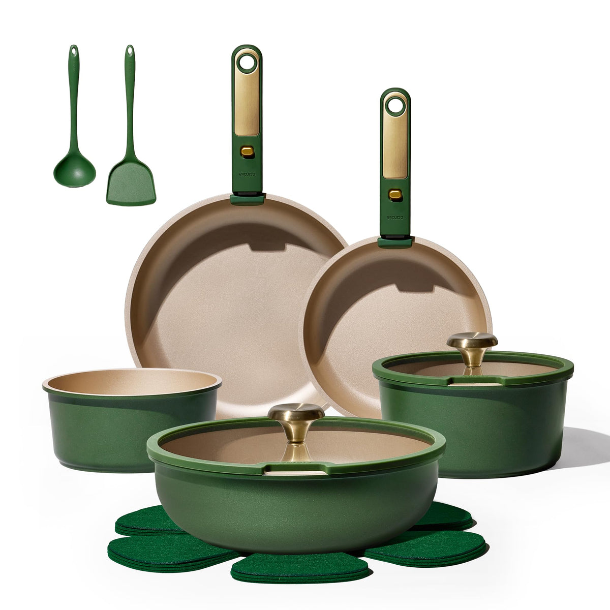 Carote Green&Gold detachable handles for compact storage and versatile cooking.
