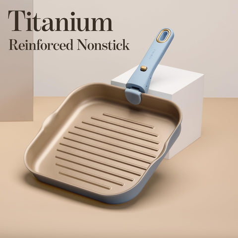 CAROTE grill pan with even heat base for consistent searing.