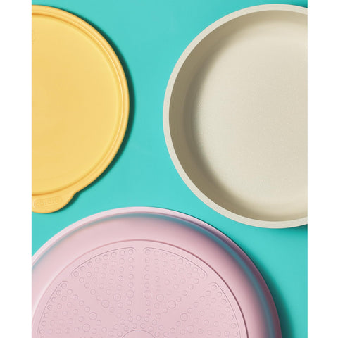 CAROTE oven-safe pots enable seamless transitions from stove to oven.