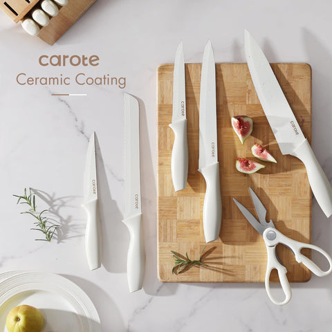 CAROTE paring knife in use for precise peeling and trimming