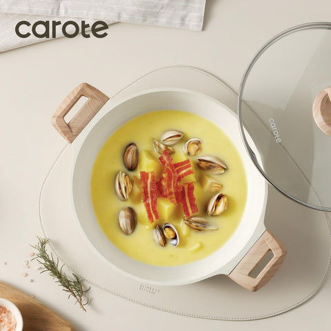 CAROTE rivetless interior — quick wipe and easy cleanup after cooking.