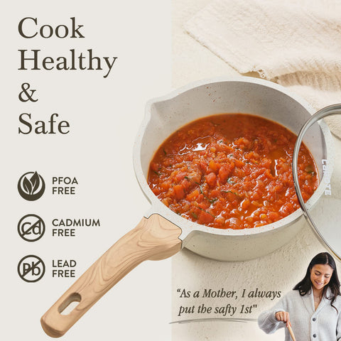 CAROTE die-cast aluminum pot offers lightweight yet durable performance.