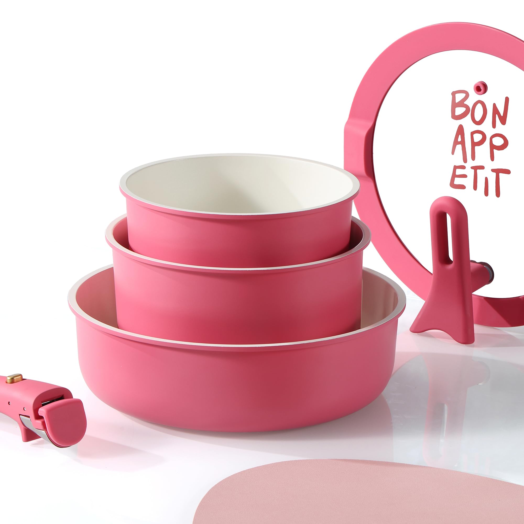 CAROTE space-saving design with removable handles simplifies storage.