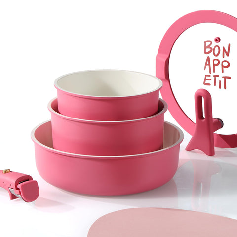 CAROTE space-saving design with removable handles simplifies storage.