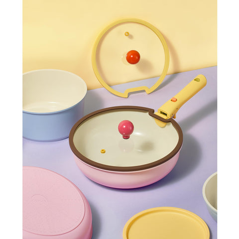 CAROTE ultra-nonstick coating for easy food release and minimal oil.