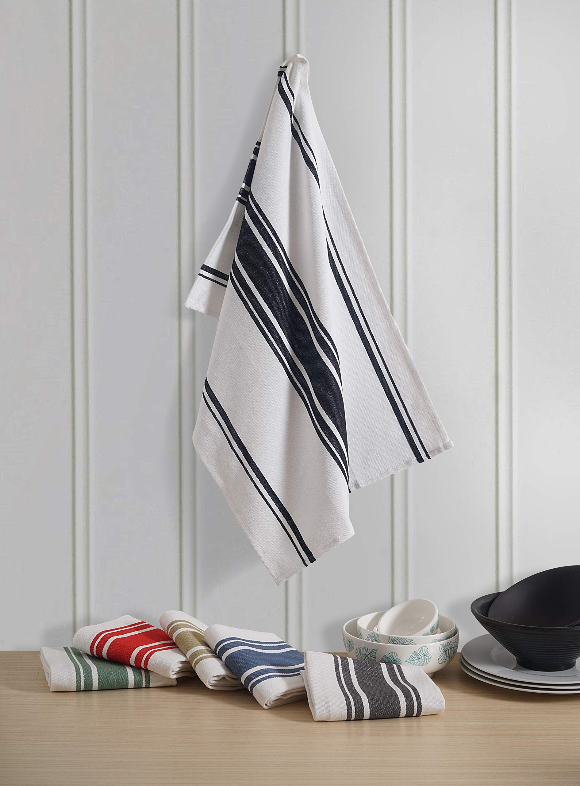 Casa De Lan towels with hanging loop for easy storage.