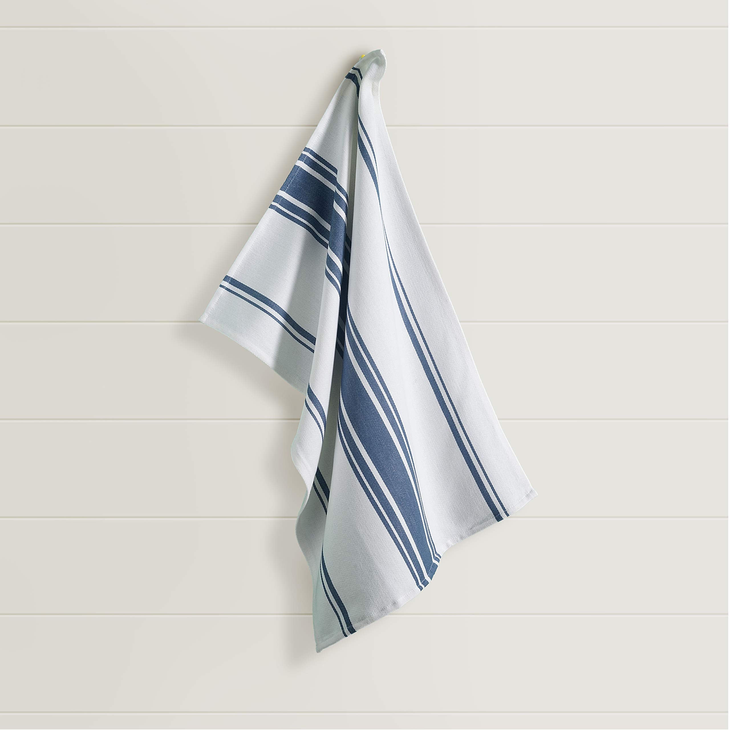 Casa De Lan ring-spun cotton towels offer soft, durable absorbency.